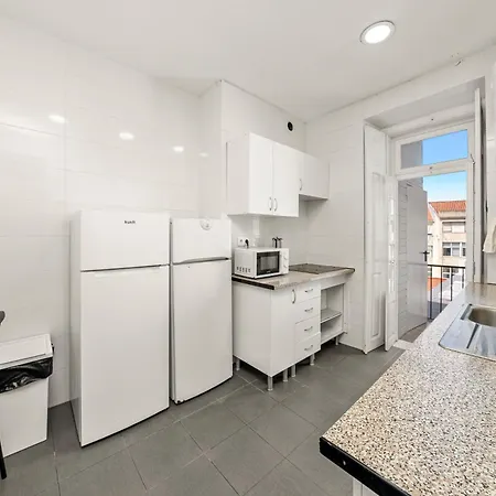 Alameda Hub 7 - Between Alameda And Arroios Metro Stations * Lizbona
