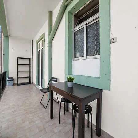 Alameda Hub 7 - Between Alameda And Arroios Metro Stations